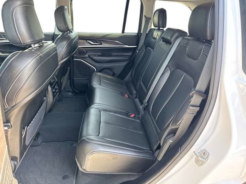 Used 2023 Jeep Grand Cherokee image 14