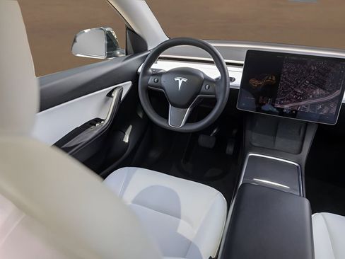 Used 2022 Tesla Model Y Long Range AWD/4WD image 21