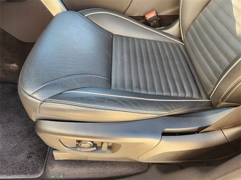 Used 2024 Land Rover Discovery Dynamic SE image 23