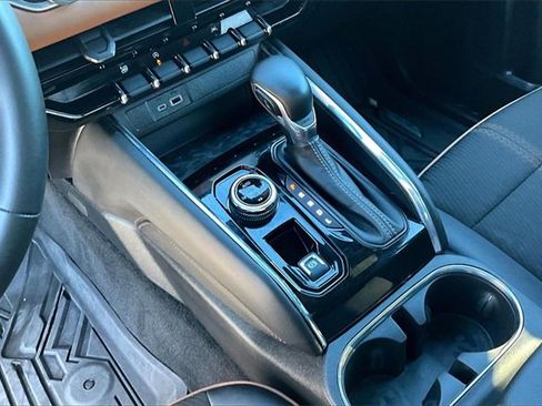 Used 2024 GMC Canyon AT4 w/ Technology Package image 11