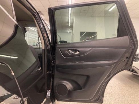 Used 2020 Nissan Rogue SV AWD/4WD image 31