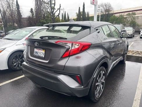 Used 2019 Toyota C-HR XLE image 5