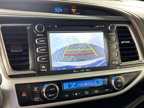 Used 2019 Toyota Highlander Limited AWD/4WD image 17