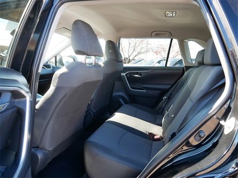 Used 2020 Toyota RAV4 XLE image 17