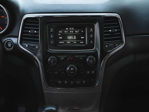 Used 2017 Jeep Grand Cherokee Laredo RWD image 21