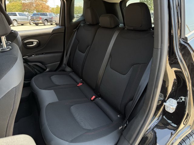 Used 2023 Jeep Renegade Trailhawk AWD/4WD image 28