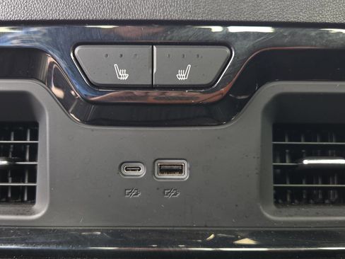 Used 2024 GMC Sierra 2500 AT4 w/ AT4 Premium Plus Package image 27