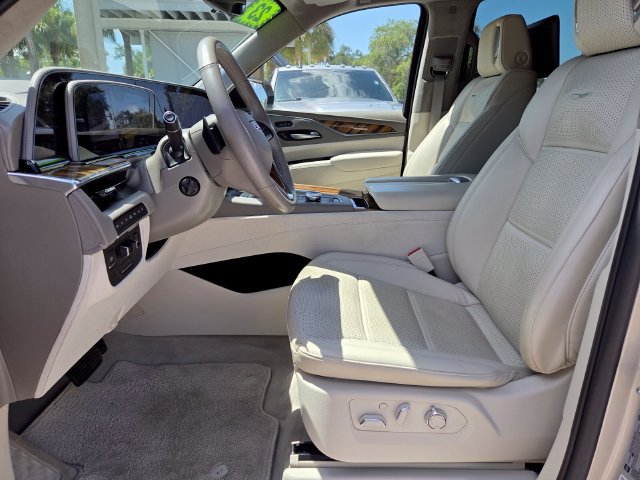 Used 2023 Cadillac Escalade Sport Platinum AWD/4WD image 16