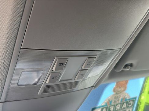 Used 2024 Volkswagen Taos SE image 17