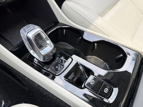 Certified 2025 Volvo XC40 B5 Ultra AWD/4WD image 26
