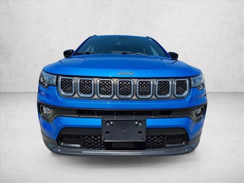 Used 2024 Jeep Compass Latitude AWD/4WD image 2