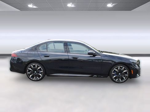 Used 2026 BMW 530i w/ M Sport Package RWD image 8