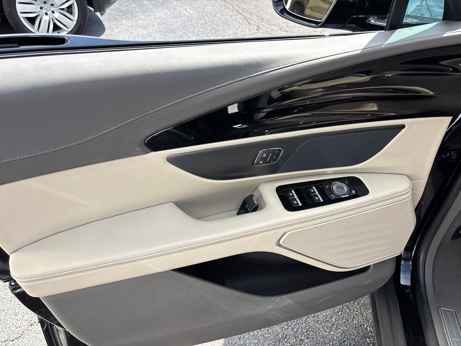 Certified 2025 Lincoln Nautilus Premier AWD/4WD image 11