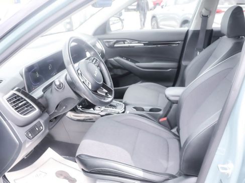 Used 2025 Kia Seltos S AWD/4WD image 6