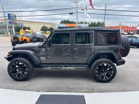 Used 2018 Jeep Wrangler Unlimited Sport S AWD/4WD image 6