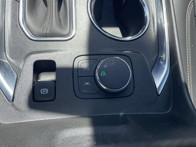 Used 2023 Chevrolet Traverse Premier FWD image 18