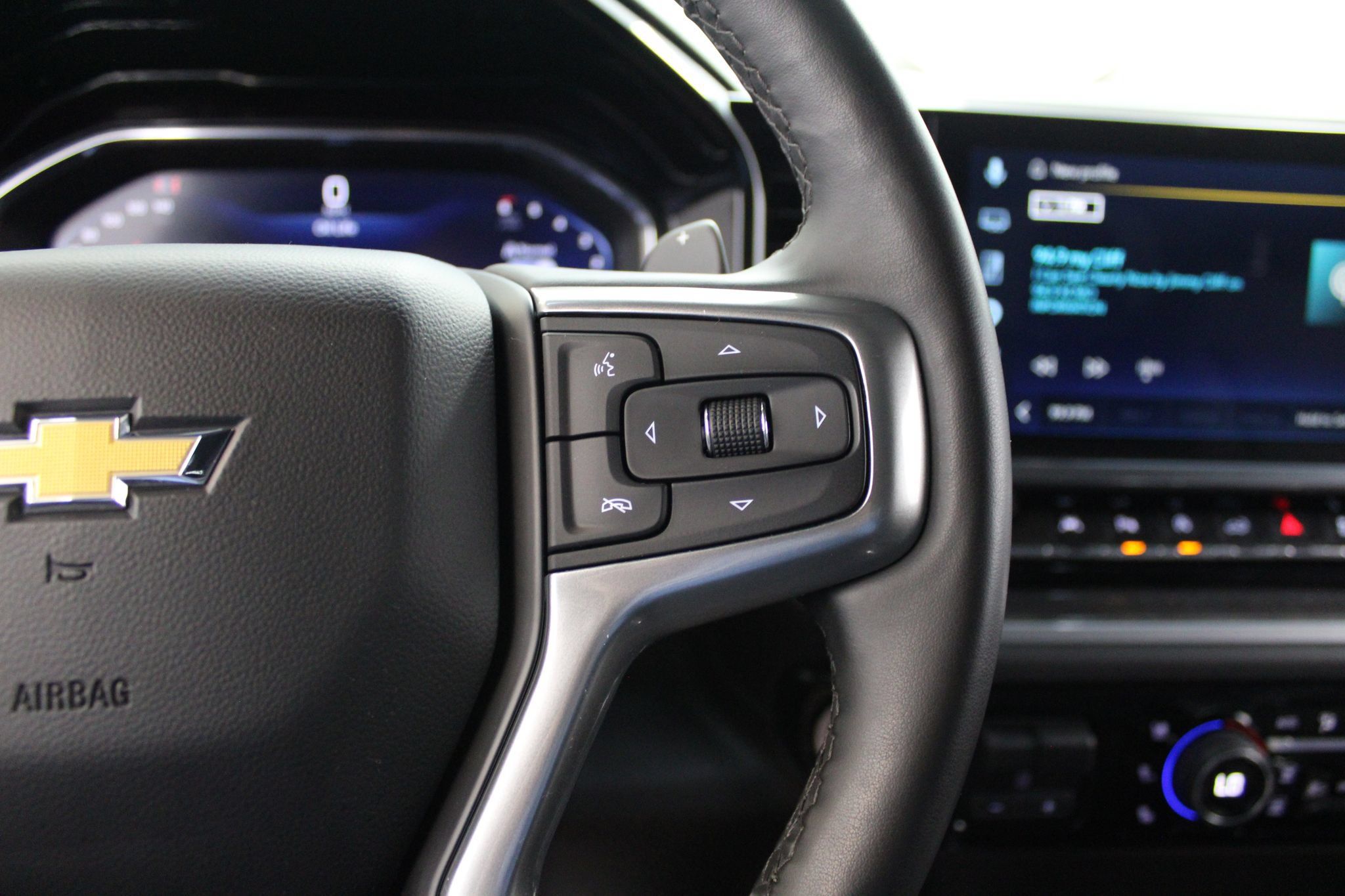Used 2025 Chevrolet Silverado 1500 LTZ AWD/4WD image 38