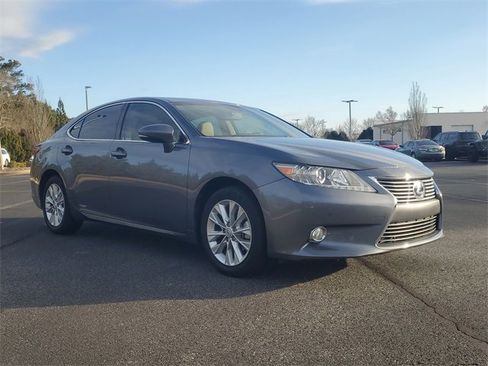 Used 2013 Lexus ES 300h image 3