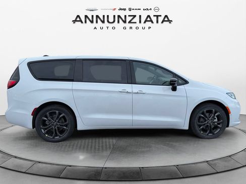 New 2026 Chrysler Pacifica Select FWD image 6