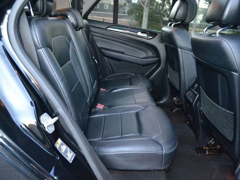 Used 2015 Mercedes-Benz ML 400 4MATIC w/ Accessory Chrome Package image 30
