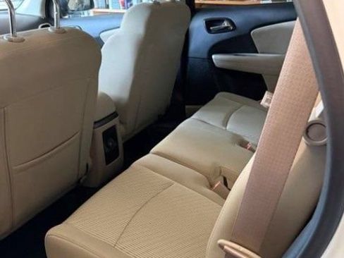 Used 2018 Dodge Journey SE w/ Safe & Sound Group FWD image 3
