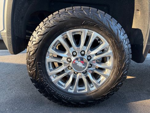 Used 2020 Chevrolet Silverado 2500 High Country w/ Z71 Off-Road Package image 15