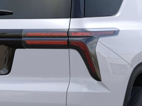 New 2026 Chevrolet Traverse LT w/ Driver Confidence Package FWD image 18