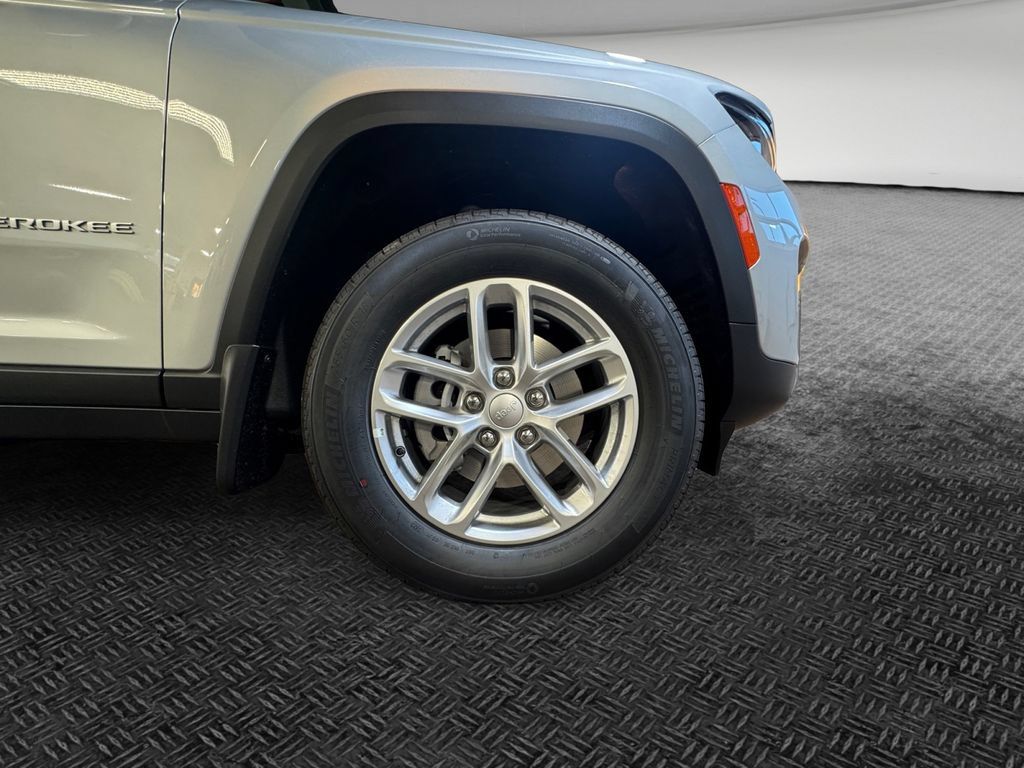 New 2025 Jeep Grand Cherokee Laredo X AWD/4WD image 11