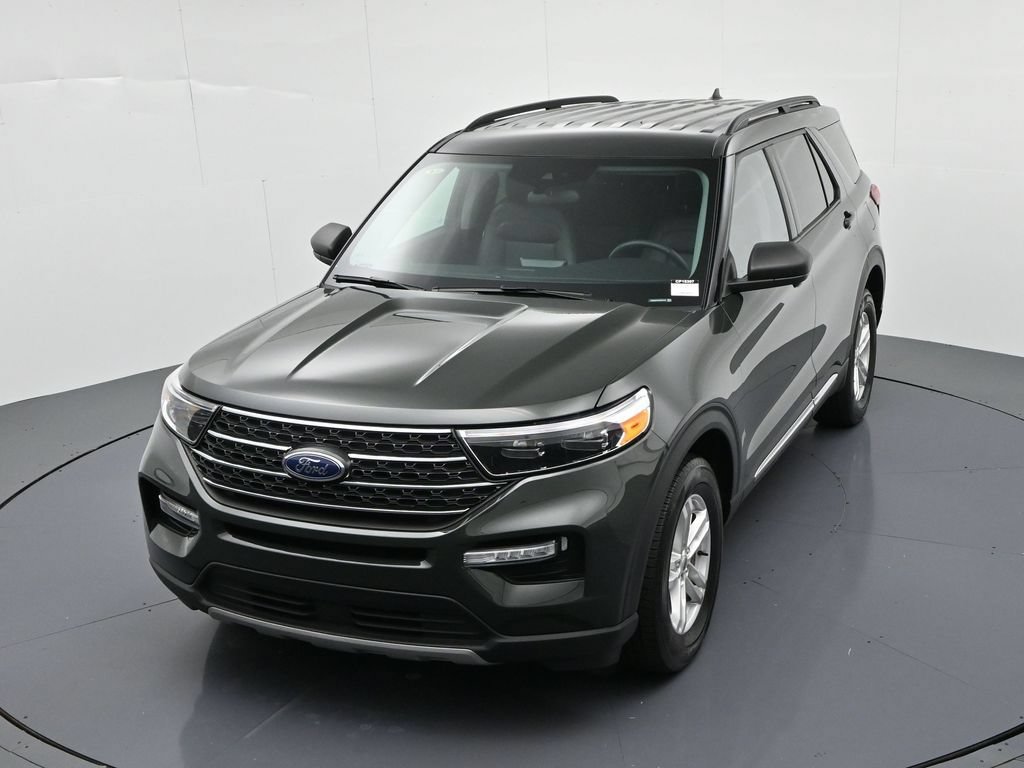 Used 2024 Ford Explorer XLT w/ Equipment Group 202A AWD/4WD image 18