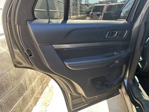 Used 2018 Ford Explorer XLT image 5