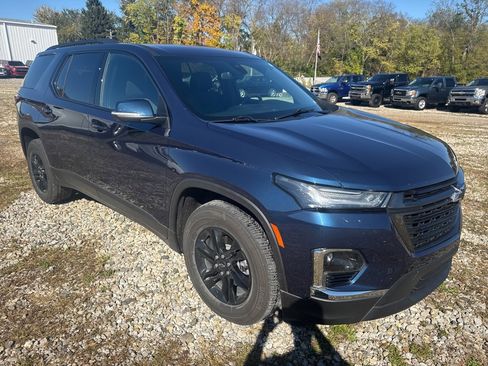 Used 2023 Chevrolet Traverse LT w/ Midnight/Sport Edition image 8
