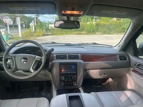 Used 2010 GMC Yukon SLT w/ SLT-2 Equipment Package AWD/4WD image 26