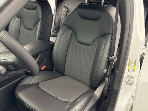 New 2025 Jeep Compass Latitude w/ Sun & Sound Group AWD/4WD image 10