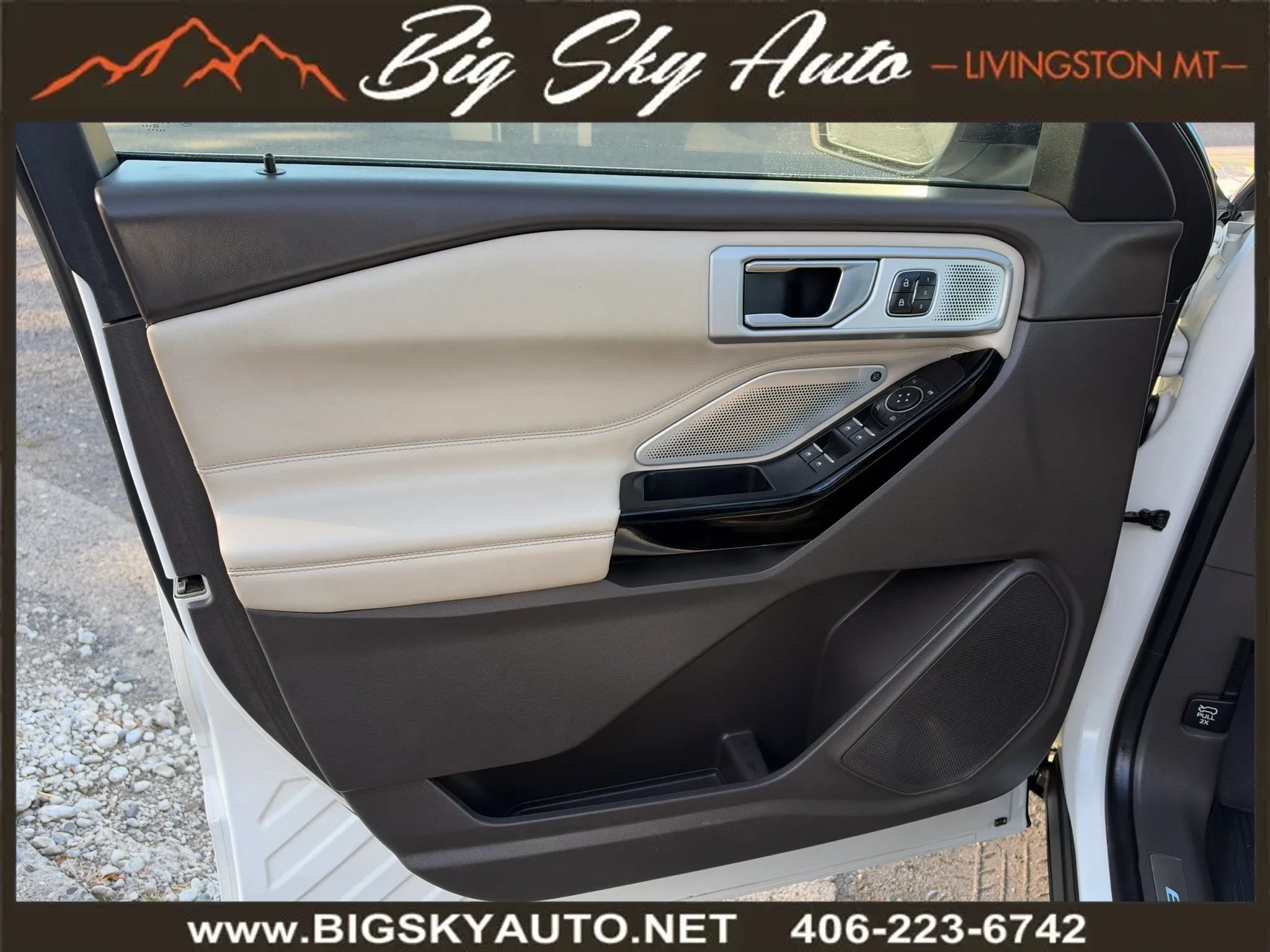Used 2022 Ford Explorer Platinum w/ Equipment Group 601A AWD/4WD image 11