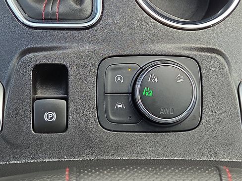 Used 2023 Chevrolet Traverse RS AWD/4WD image 18
