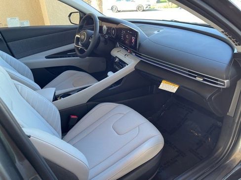 New 2025 Hyundai Elantra Limited image 25