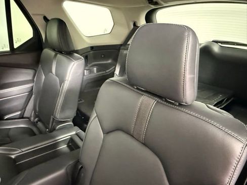 Used 2025 Honda Pilot EX-L image 37