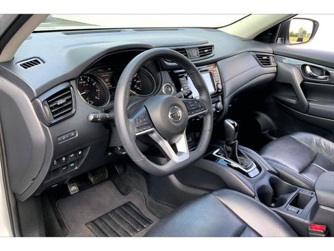 Used 2020 Nissan Rogue SV FWD image 13