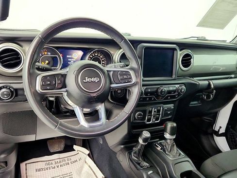 Used 2023 Jeep Gladiator Overland AWD/4WD image 12