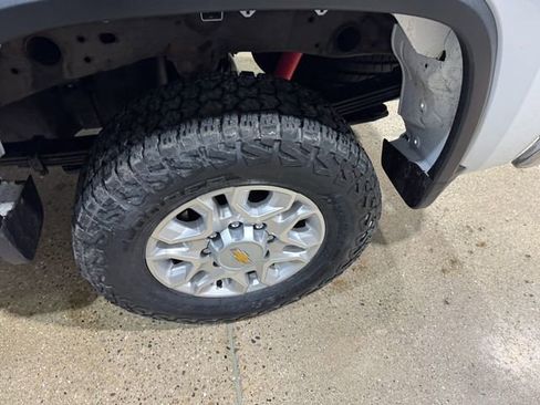 Used 2023 Chevrolet Silverado 2500 LT image 30