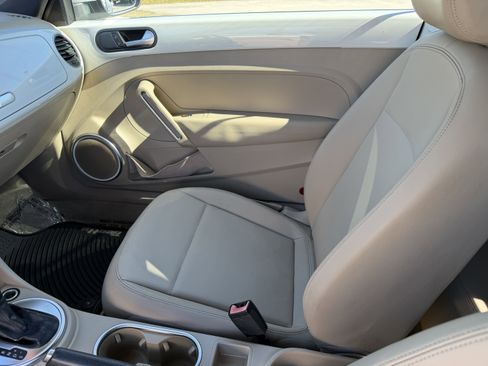 Used 2013 Volkswagen Beetle 2.5 image 12