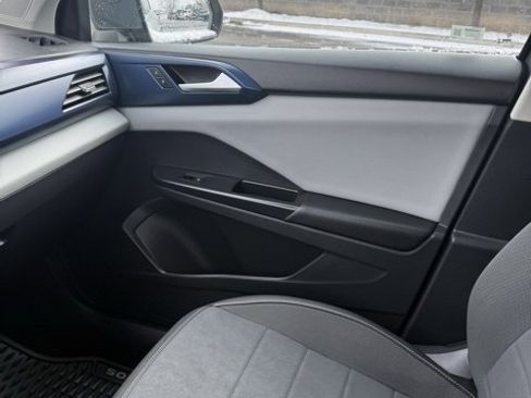 Used 2023 Volkswagen Taos SE image 30