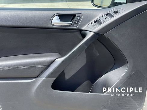 Used 2016 Volkswagen Tiguan SE FWD image 12