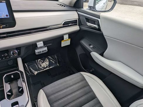 New 2026 Mitsubishi Outlander SE FWD image 17