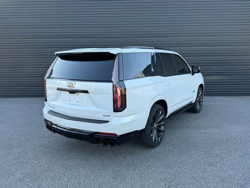 Used 2025 Cadillac Escalade V image 9