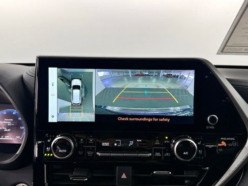 Used 2026 Toyota Highlander Platinum image 31