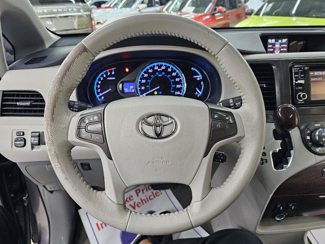 Used 2013 Toyota Sienna XLE FWD image 32