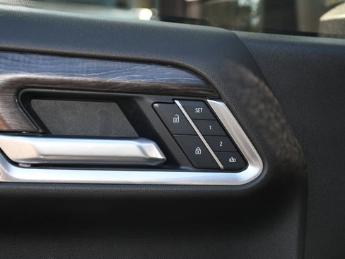 Used 2025 Chevrolet Silverado 2500 LTZ image 11