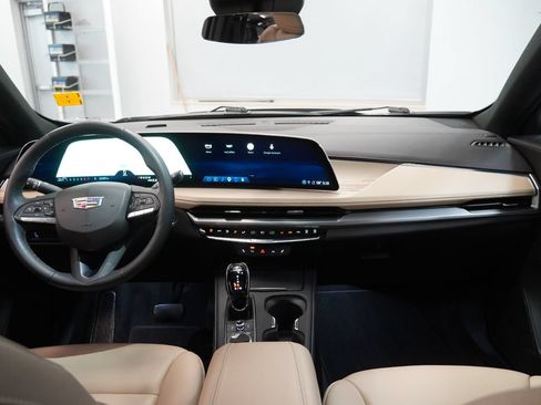Used 2024 Cadillac XT4 Premium Luxury w/ Cold Weather Package AWD/4WD image 20