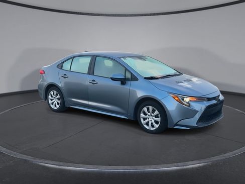Used 2022 Toyota Corolla LE FWD image 2